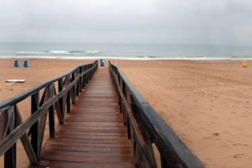 Splendido Appartamento Fronte Mare Vista Spiaggia - Prima Linea Mare تورّيفيِخا المظهر الخارجي الصورة