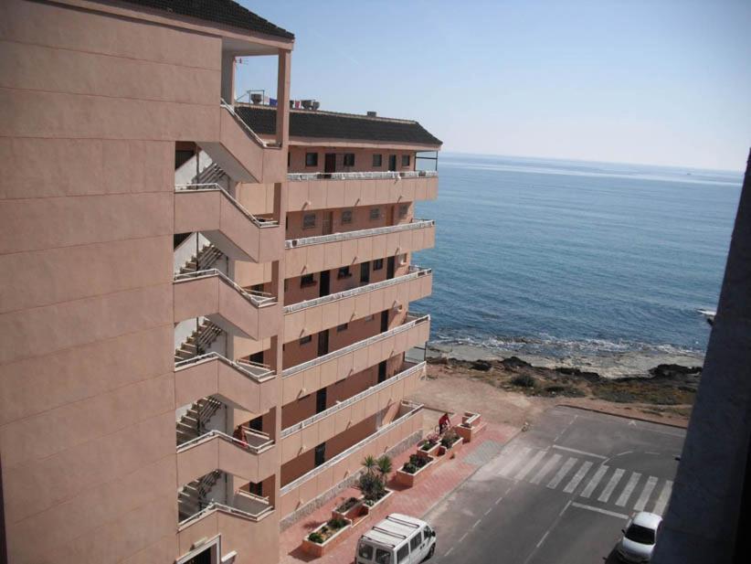 Splendido Appartamento Fronte Mare Vista Spiaggia - Prima Linea Mare تورّيفيِخا المظهر الخارجي الصورة