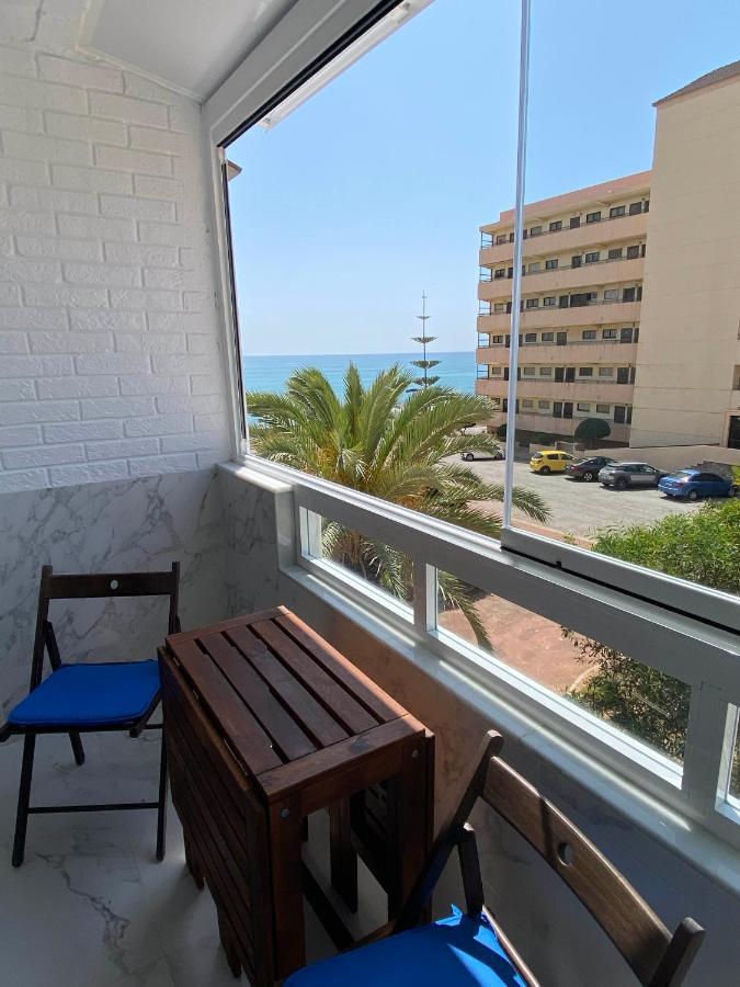 Splendido Appartamento Fronte Mare Vista Spiaggia - Prima Linea Mare تورّيفيِخا المظهر الخارجي الصورة