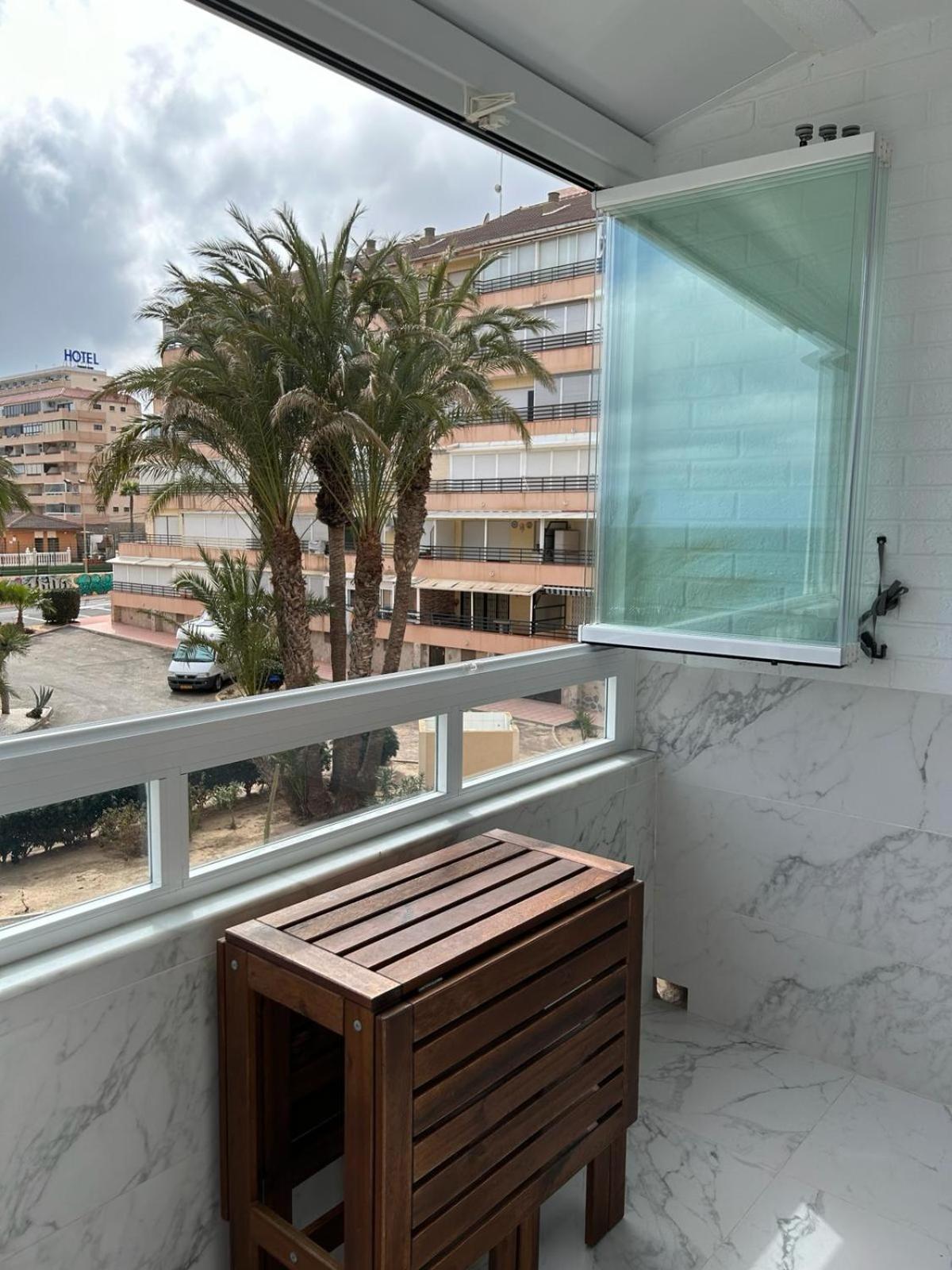 Splendido Appartamento Fronte Mare Vista Spiaggia - Prima Linea Mare تورّيفيِخا المظهر الخارجي الصورة